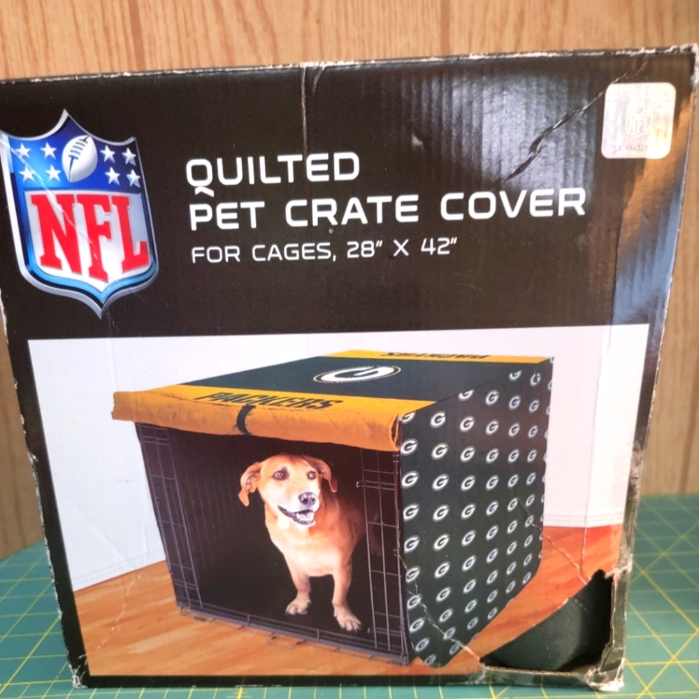 NFL Quilted Pet Crate Cover, Green Bay Packers Large 28" x 42"Box has some dam
